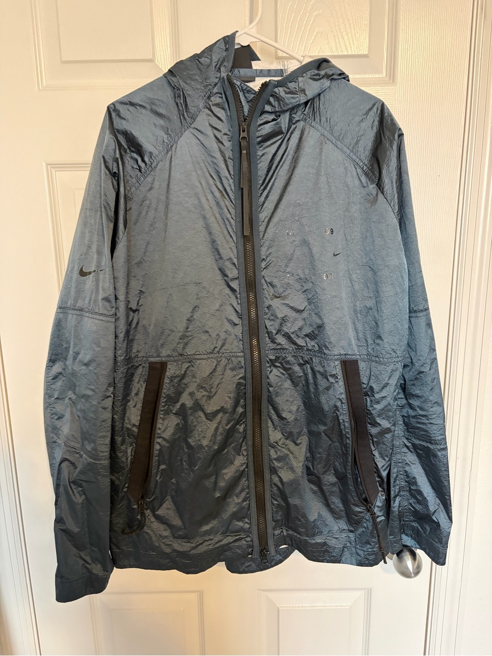 Nike Men's Lightweight Hooded Jacket in Slate Blue